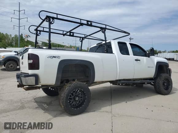 2009 Chevrolet Silverado 2500HD Work Truck z VIN 1GCHK49K89E131377, wystawiony jako Copart lot #55163205 z przebiegiem 169 356 mil mil oraz Szkoda całkowita • Salvage title. Historia ofert i sprzedaży dostępna na DreamBid. Obrazek 3.