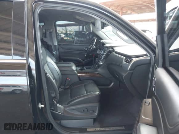 2019 Chevrolet Suburban LT z VIN 1GNSCHKCXKR127429, wystawiony jako IAAI lot #43013423 z przebiegiem 112 893 mil mil oraz . Historia ofert i sprzedaży dostępna na DreamBid. Obrazek 5.