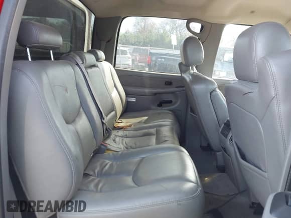 2003 Chevrolet Silverado 1500HD LS z VIN 1GCGK13U03F179543, wystawiony jako IAAI lot #42118862 z przebiegiem 118 128 mil mil oraz . Historia ofert i sprzedaży dostępna na DreamBid. Obrazek 8.