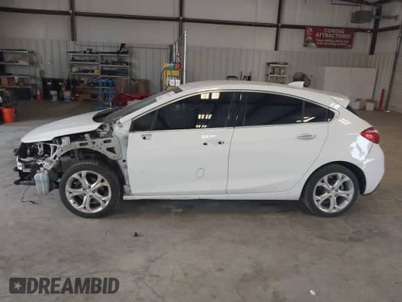 2017 Chevrolet Cruze Premier z VIN 3G1BF6SM0HS603053, wystawiony jako IAAI lot #42439222 z przebiegiem Nie podano mil oraz . Historia ofert i sprzedaży dostępna na DreamBid. Obrazek 15.