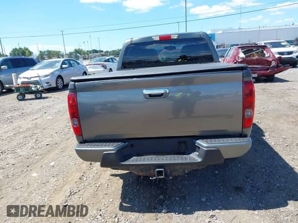 2011 Chevrolet Colorado 1LT z VIN 1GCHTCFE5B8113848, wystawiony jako IAAI lot #42781184 z przebiegiem 64 485 mil mil oraz . Historia ofert i sprzedaży dostępna na DreamBid. Obrazek 16.