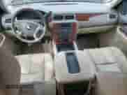 2009 Chevrolet Silverado 1500 LTZ z VIN 1GCEK39089Z199473, wystawiony jako Copart lot #65096805 z przebiegiem 265 225 mil mil oraz Szkoda całkowita • Salvage title. Historia ofert i sprzedaży dostępna na DreamBid. Obrazek 8.