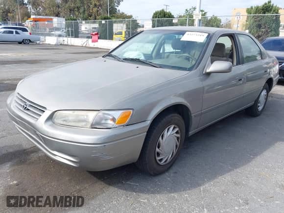 1998 Toyota Camry LE z VIN JT2BG22K5W0120831, wystawiony jako IAAI lot #43273319 z przebiegiem 197 465 mil mil oraz . Historia ofert i sprzedaży dostępna na DreamBid. Obrazek 17.