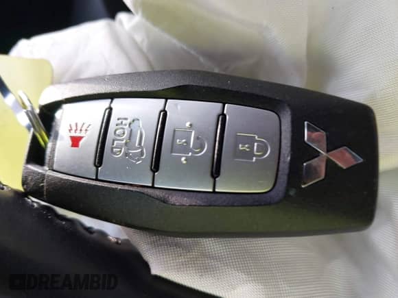 2023 Mitsubishi Outlander SEL z VIN JA4J4VA87PZ019896, wystawiony jako IAAI lot #42646987 z przebiegiem 22 494 mil mil oraz . Historia ofert i sprzedaży dostępna na DreamBid. Obrazek 11.