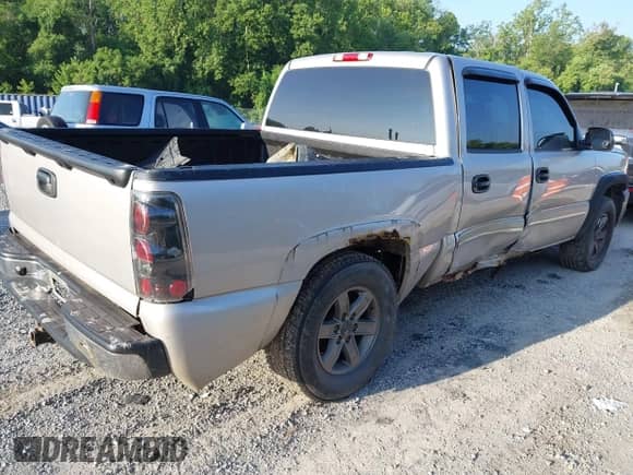 2005 Chevrolet Silverado 1500 Z71 с VIN 2GCEK13T751155281, выставлен на аукционе IAAI как лот 42813812 с пробегом 161 328 миль миль и . История ставок и продаж доступна на DreamBid. Изображение 4.
