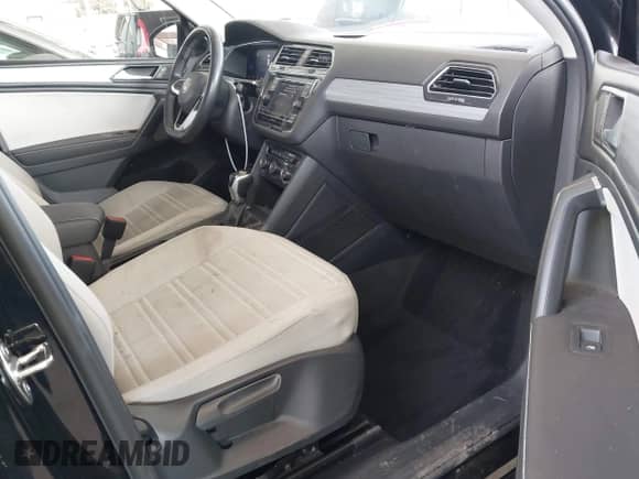 2023 Volkswagen Tiguan S с VIN 3VVRB7AX8PM068965, выставлен на аукционе IAAI как лот 42117545 с пробегом 60 121 миль миль и . История ставок и продаж доступна на DreamBid. Изображение 5.