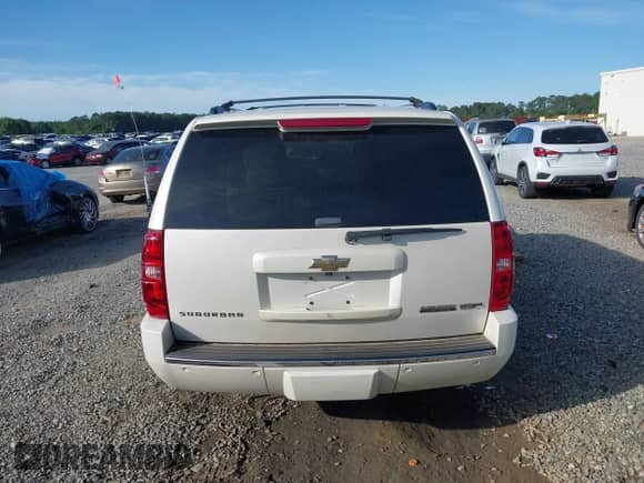 2010 Chevrolet Suburban LTZ z VIN 1GNUCKE00AR176516, wystawiony jako IAAI lot #42326903 z przebiegiem 189 777 mil mil oraz . Historia ofert i sprzedaży dostępna na DreamBid. Obrazek 17.
