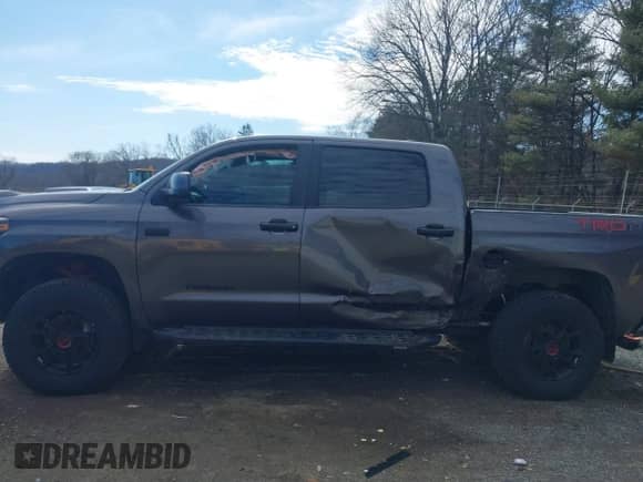 2021 Toyota Tundra SR5 z VIN 5TFDY5F19MX015729, wystawiony jako IAAI lot #41694978 z przebiegiem 72 283 mil mil oraz . Historia ofert i sprzedaży dostępna na DreamBid. Obrazek 15.