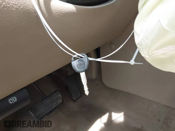 2004 GMC Sierra 1500 SLE z VIN 2GTEK13T841413502, wystawiony jako IAAI lot #42226796 z przebiegiem 192 481 mil mil oraz . Historia ofert i sprzedaży dostępna na DreamBid. Obrazek 11.