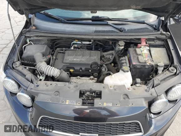 2013 Chevrolet Sonic RS z VIN 1G1JH6SB9D4173554, wystawiony jako Copart lot #68952345 z przebiegiem 104 095 mil mil oraz Czysty tytuł • Clean title. Historia ofert i sprzedaży dostępna na DreamBid. Obrazek 11.