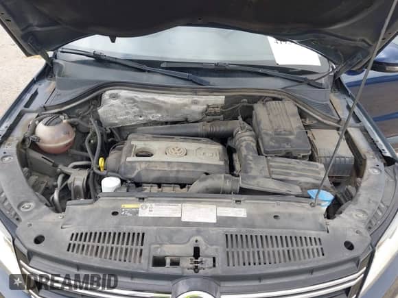 2013 Volkswagen Tiguan SE z VIN WVGAV3AX9DW613283, wystawiony jako IAAI lot #41954359 z przebiegiem 147 525 mil mil oraz . Historia ofert i sprzedaży dostępna na DreamBid. Obrazek 10.