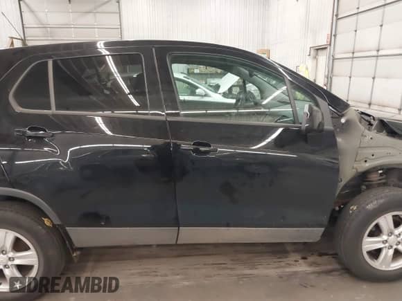 2021 Chevrolet Trax LS z VIN KL7CJNSB4MB314067, wystawiony jako IAAI lot #43102870 z przebiegiem 20 609 mil mil oraz . Historia ofert i sprzedaży dostępna na DreamBid. Obrazek 14.
