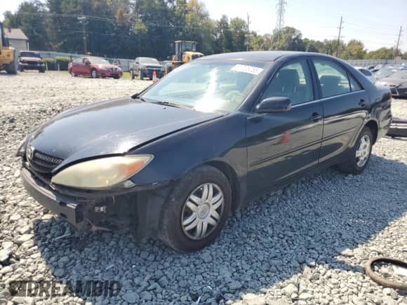 2003 Toyota Camry LE z VIN 4T1BE32K43U256726, wystawiony jako Copart lot #81706055 z przebiegiem 123 061 mil mil oraz Szkoda całkowita • Salvage title. Historia ofert i sprzedaży dostępna na DreamBid. Obrazek 1.