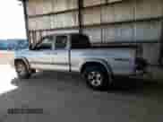 2005 Toyota Tundra SR5 z VIN 5TBRT34105S456421, wystawiony jako Copart lot #81968065 z przebiegiem 199 229 mil mil oraz Szkoda całkowita • Salvage title. Historia ofert i sprzedaży dostępna na DreamBid. Obrazek 2.