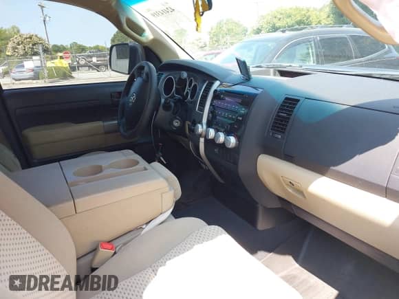 2012 Toyota Tundra z VIN 5TFRU5F18CX026186, wystawiony jako IAAI lot #42414319 z przebiegiem 216 128 mil mil oraz . Historia ofert i sprzedaży dostępna na DreamBid. Obrazek 5.