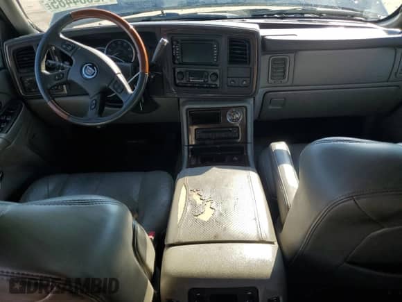 2004 Cadillac Escalade ESV with VIN 3GYFK66NX4G205816, listed as a Copart auction lot 42034485 with 332,409 mi miles and Salvage title. Bid and sale history available at DreamBid. Image 8.