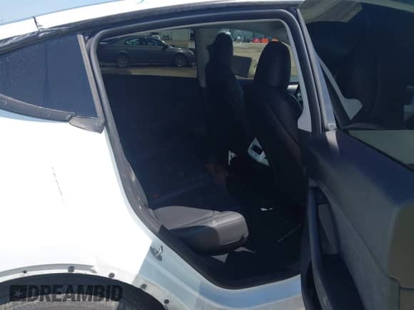 2023 Tesla Model Y Long Range z VIN 7SAYGDEE0PA178495, wystawiony jako IAAI lot #42507571 z przebiegiem 55 840 mil mil oraz . Historia ofert i sprzedaży dostępna na DreamBid. Obrazek 8.