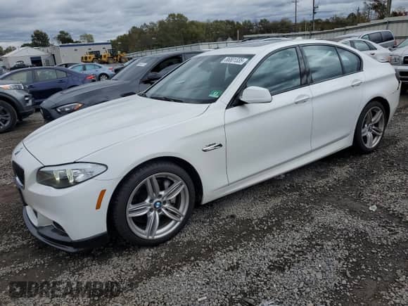 2013 BMW 5 Series 535i xDrive с VIN WBAFU7C51DDU66479, выставлен на аукционе Copart как лот 86801335 с пробегом 95 814 миль миль и Списание • Salvage title. История ставок и продаж доступна на DreamBid. Изображение 1.
