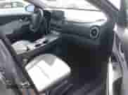 2022 Hyundai Kona SEL с VIN KM8K23AG4NU141181, выставлен на аукционе IAAI как лот 43400713 с пробегом 35 129 миль миль и . История ставок и продаж доступна на DreamBid. Изображение 5.