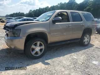 2007 Chevrolet Tahoe LT z VIN 1GNFC13087R235780, wystawiony jako Copart lot #69211035 z przebiegiem Nie podano mil oraz Szkoda całkowita • Salvage title. Historia ofert i sprzedaży dostępna na DreamBid. Obrazek 1.