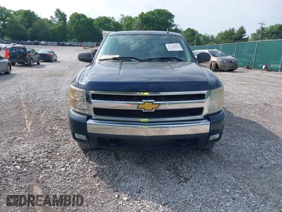 2007 Chevrolet Silverado 1500 1LT z VIN 2GCEK190071594645, wystawiony jako IAAI lot #42397117 z przebiegiem 241 216 mil mil oraz . Historia ofert i sprzedaży dostępna na DreamBid. Obrazek 6.
