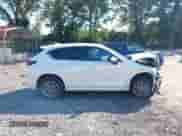 2025 Mazda CX-5 S Select с VIN JM3KFBBL5S0636109, выставлен на аукционе IAAI как лот 43105213 с пробегом 13 450 миль миль и . История ставок и продаж доступна на DreamBid. Изображение 14.