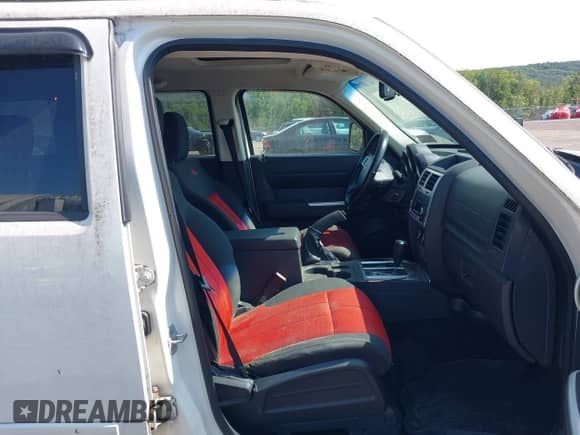 2007 Dodge Nitro R/T with VIN 1D8GU58627W656430, listed as a IAAI auction lot 43194720 with 142,329 mi miles and . Bid and sale history available at DreamBid. Image 5.