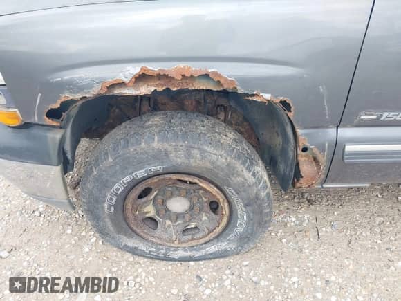 2002 Chevrolet Silverado 1500HD LT z VIN 1GCGK13U22F125563, wystawiony jako IAAI lot #42172310 z przebiegiem 155 416 mil mil oraz . Historia ofert i sprzedaży dostępna na DreamBid. Obrazek 6.