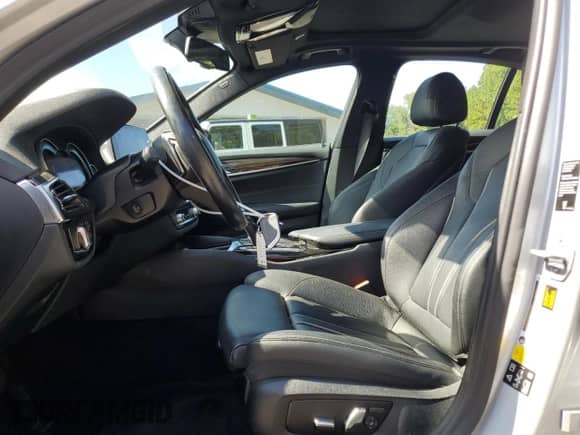 2019 BMW 5 Series 540i xDrive z VIN WBAJE7C52KWW24191, wystawiony jako Copart lot #81364025 z przebiegiem 75 201 mil mil oraz Szkoda całkowita • Salvage title. Historia ofert i sprzedaży dostępna na DreamBid. Obrazek 7.