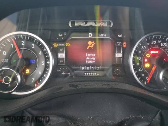 2019 Ram 1500 Big Horn z VIN 1C6SRFBT3KN701606, wystawiony jako Copart lot #69462385 z przebiegiem 141 696 mil mil oraz Czysty tytuł • Clean title. Historia ofert i sprzedaży dostępna na DreamBid. Obrazek 9.