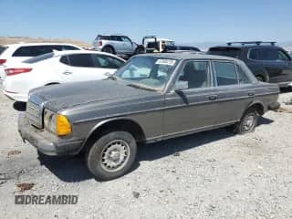 1984 Mercedes-Benz 300 D с VIN WDBAB33A0EA123575, выставлен на аукционе Copart как лот 67858275 с пробегом Не указан миль и Чистый • Clean title. История ставок и продаж доступна на DreamBid. Изображение 1.