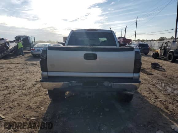 2002 Chevrolet Silverado 1500HD LT с VIN 1GCGK13U22F226215, выставлен на аукционе Copart как лот 67556633 с пробегом 237 272 миль миль и Списание • Salvage title. История ставок и продаж доступна на DreamBid. Изображение 6.