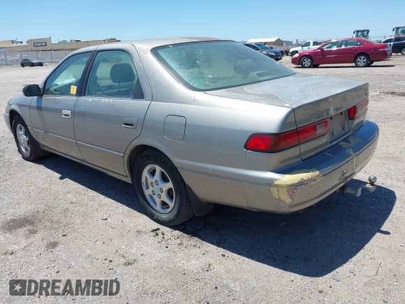 1997 Toyota Camry LE z VIN 4T1BG22K4VU063869, wystawiony jako IAAI lot #42274011 z przebiegiem Nie podano mil oraz . Historia ofert i sprzedaży dostępna na DreamBid. Obrazek 3.