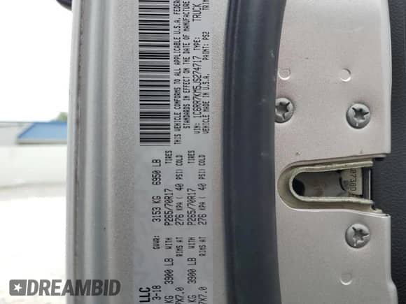 2018 Ram 1500 Tradesman z VIN 1C6RR7KM5JS274717, wystawiony jako Copart lot #61930744 z przebiegiem 115 880 mil mil oraz Czysty tytuł • Clean title. Historia ofert i sprzedaży dostępna na DreamBid. Obrazek 12.