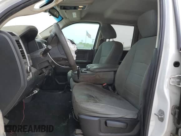 2015 Ram 1500 Tradesman z VIN 1C6RR6FG1FS514173, wystawiony jako Copart lot #52354385 z przebiegiem 304 361 mil mil oraz Szkoda całkowita • Salvage title. Historia ofert i sprzedaży dostępna na DreamBid. Obrazek 7.