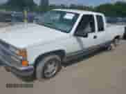 1998 Chevrolet Silverado 1500 z VIN 2GCEC19M2W1160841, wystawiony jako IAAI lot #42951642 z przebiegiem 237 538 mil mil oraz . Historia ofert i sprzedaży dostępna na DreamBid. Obrazek 2.