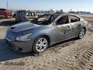 2014 Nissan Maxima SV z VIN 1N4AA5AP9EC472655, wystawiony jako Copart lot #81625105 z przebiegiem Nie podano mil oraz Nie do naprawy • Non repairable. Historia ofert i sprzedaży dostępna na DreamBid. Obrazek 1.