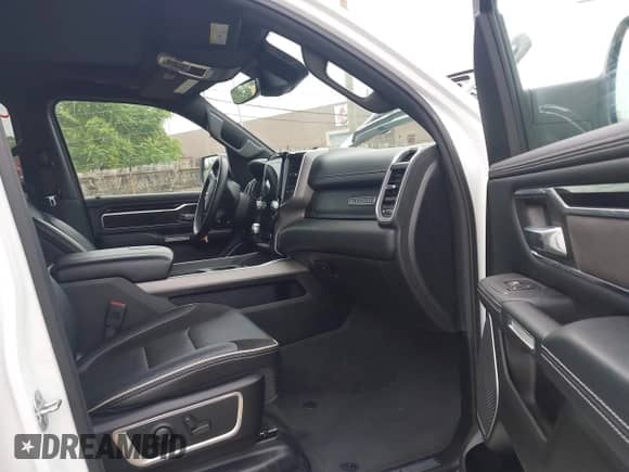 2022 Ram 1500 Laramie z VIN 1C6SRFJT9NN403471, wystawiony jako IAAI lot #42608759 z przebiegiem 28 897 mil mil oraz . Historia ofert i sprzedaży dostępna na DreamBid. Obrazek 5.