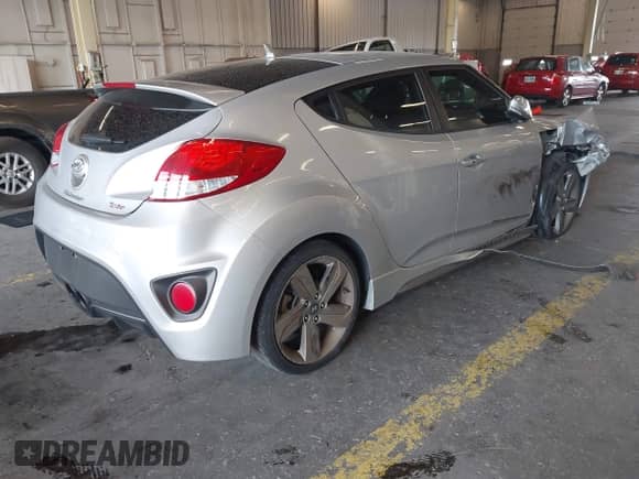 2013 Hyundai Veloster Turbo с VIN KMHTC6AEXDU145719, выставлен на аукционе IAAI как лот 43144474 с пробегом 51 191 миль миль и . История ставок и продаж доступна на DreamBid. Изображение 4.