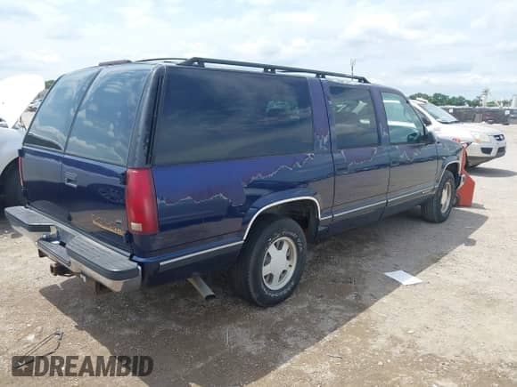 1999 Chevrolet Suburban with VIN 3GNEC16R0XG228425, listed as a IAAI auction lot 42261853 with 394,272 mi miles and . Bid and sale history available at DreamBid. Image 4.