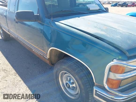 1997 Chevrolet Silverado 2500 z VIN 1GCGC29R3VE156465, wystawiony jako IAAI lot #41231908 z przebiegiem 292 681 mil mil oraz . Historia ofert i sprzedaży dostępna na DreamBid. Obrazek 6.
