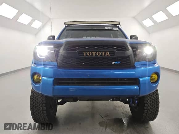 2005 Toyota Tacoma PreRunner with VIN 3TMJU62N05M002100, listed as a Copart auction lot 84837805 with 300,227 mi miles and Clean title. Bid and sale history available at DreamBid. Image 5.