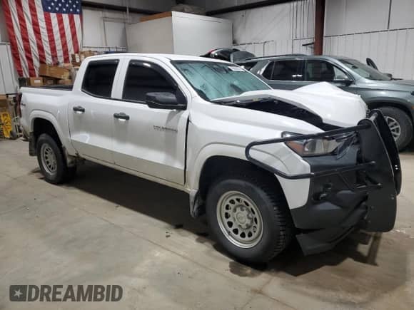 2023 Chevrolet Colorado 4WD Work Truck z VIN 1GCPTBEK0P1179866, wystawiony jako Copart lot #48662935 z przebiegiem 68 125 mil mil oraz Szkoda całkowita • Salvage title. Historia ofert i sprzedaży dostępna na DreamBid. Obrazek 4.