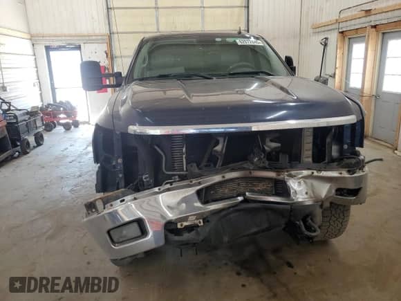 2011 Chevrolet Silverado 2500HD LTZ z VIN 1GC1KYC89BF140398, wystawiony jako Copart lot #62072845 z przebiegiem 205 918 mil mil oraz Szkoda całkowita • Salvage title. Historia ofert i sprzedaży dostępna na DreamBid. Obrazek 5.