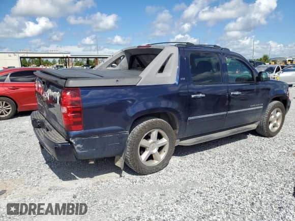2011 Chevrolet Avalanche LTZ с VIN 3GNTKGE3XBG162064, выставлен на аукционе Copart как лот 68017935 с пробегом 286 729 миль миль и Списание • Salvage title. История ставок и продаж доступна на DreamBid. Изображение 3.