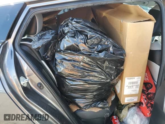 2018 Toyota Prius Plus z VIN JTDKARFP7J3086633, wystawiony jako Copart lot #82094685 z przebiegiem 275 692 mil mil oraz Szkoda całkowita • Salvage title. Historia ofert i sprzedaży dostępna na DreamBid. Obrazek 10.