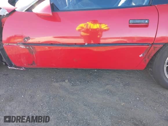 1985 Chevrolet Corvette с VIN 1G1YY0784F5106219, выставлен на аукционе IAAI как лот 43397788 с пробегом 139 123 миль миль и . История ставок и продаж доступна на DreamBid. Изображение 13.