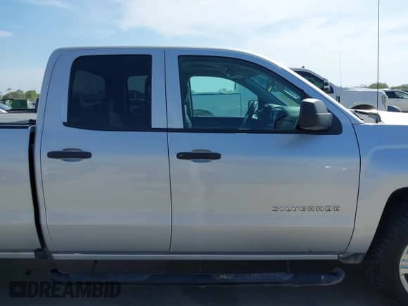 2017 Chevrolet Silverado 1500 Custom с VIN 1GCRCPEH6HZ367918, выставлен на аукционе IAAI как лот 42257373 с пробегом 117 010 миль миль и . История ставок и продаж доступна на DreamBid. Изображение 13.