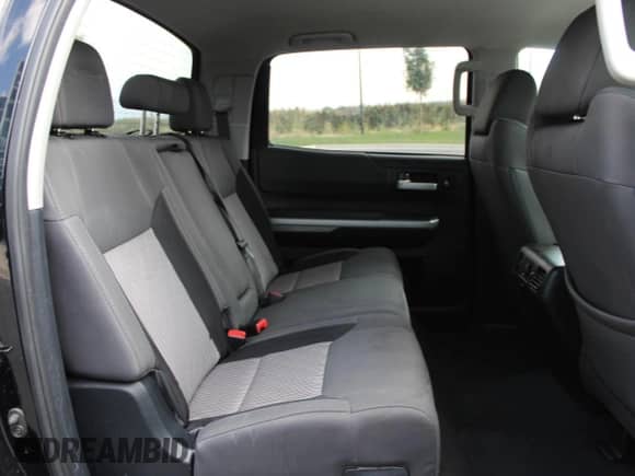 2014 Toyota Tundra SR5 z VIN 5TFDW5F17EX377985, wystawiony jako Copart lot #86871155 z przebiegiem 147 881 mil mil oraz Szkoda całkowita • Salvage title. Historia ofert i sprzedaży dostępna na DreamBid. Obrazek 6.