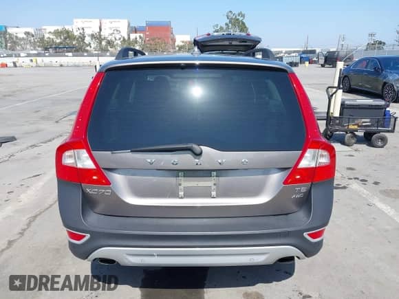 2011 Volvo XC70 3.0T с VIN YV4902BZ4B1106282, выставлен на аукционе IAAI как лот 42582106 с пробегом 102 637 миль миль и . История ставок и продаж доступна на DreamBid. Изображение 16.